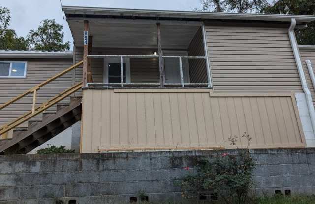 Remodeled 2 bedroom 1.5 bath home. - 894 Lynn Garden Drive, Kingsport, TN 37665 Remodeled 2 bedroom 1.5 bath home. - 894 Lynn Garden Drive, Kingsport, TN 37665