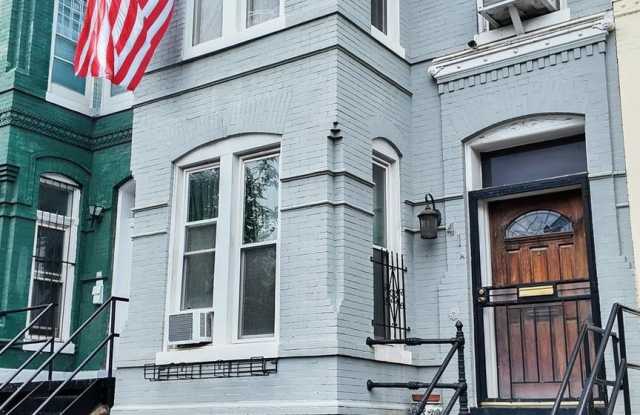 41 NEW YORK Avenue NE unit: B - 41 New York Avenue Northwest, Washington, DC 20001