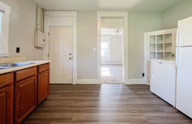 AVAILABLE NOW! Close to Campus photos photos