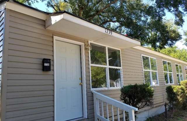1239 Holden Dr photos photos