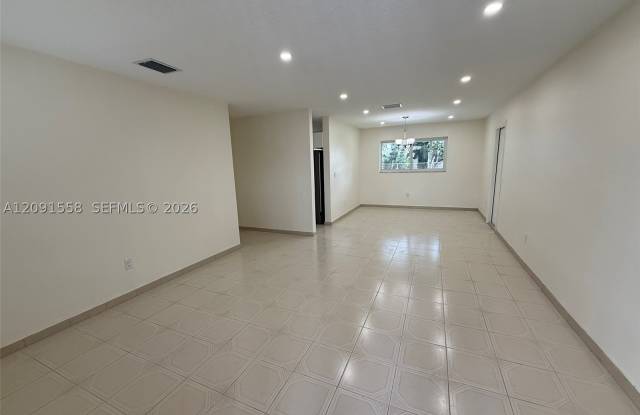 11450 SW 47th Ter Gallery 3