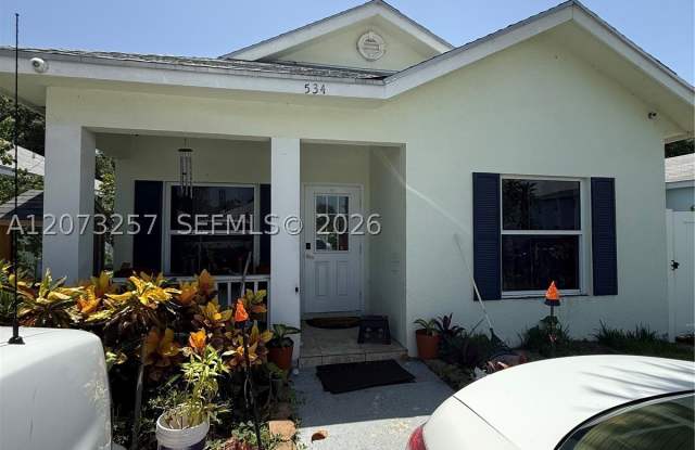 534 18th St photos photos