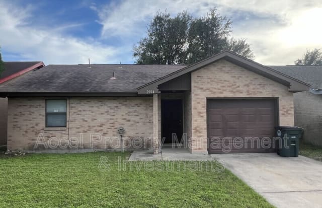 2004 Lambeth Way photos photos