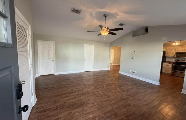 936 Pelican Place Gallery 2