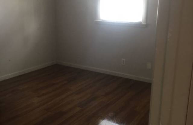 3338 Brown St Gallery 2