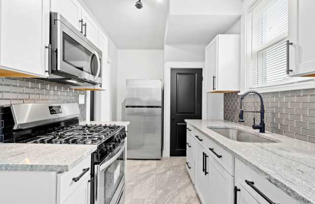 ABSOLUTELY STUNNING 3 BEDROOM BOMBSHELL IN CARRICK! WITH OFF STREET PARKING AND CENTRAL AIR!!! - 1614 Concordia Street, Pittsburgh, PA 15210