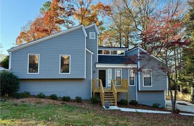 2707 HAWK Drive NE Gallery 1