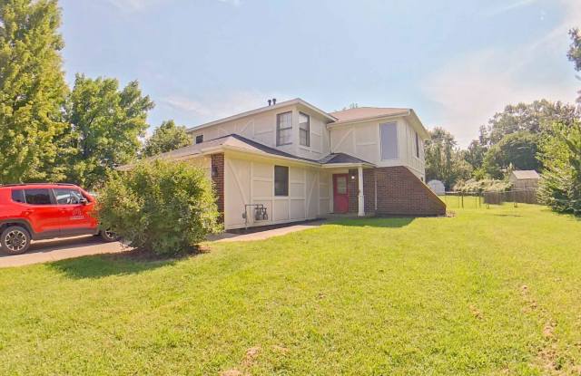 West Side + Fenced-in Yard + Pet Friendly + Washer & Dryer Included Attached 1-Car Garage! Available Now! Gallery 3