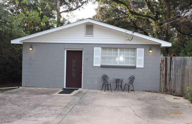 1711 N 60th Ave - 1711 North 60th Avenue, Myrtle Grove, FL 32506