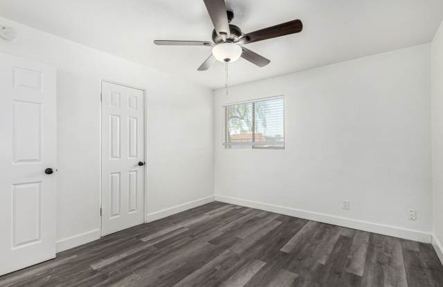 Two Bedroom with Yard & Washer/Dryer - 4 Weeks of Free Rent! Gallery 3
