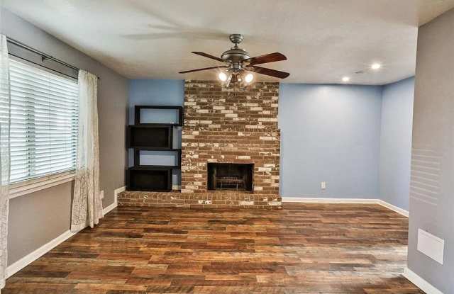 3-bedroom, 2-bathroom condo in Norman with central heat and air and washer and dryer provided Gallery 4