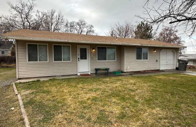 Beautiful 3 Bedroom, 2 Bath Home with One-Car Garage  Storage Shed in Kennewick photos photos