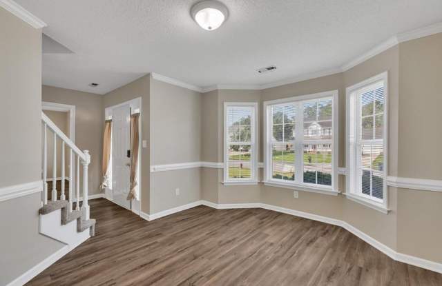 Spacious 4BR/2.5 Bath in the Jacksonville Commons Area Gallery 4