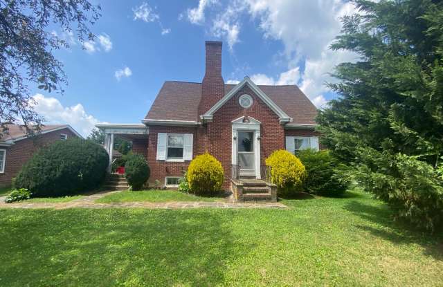 Amazing Cap Cod with 2 BR/ 1.5 BA and Bonus rooms - 416 Mount Sidney Road, Witmer, PA 17602