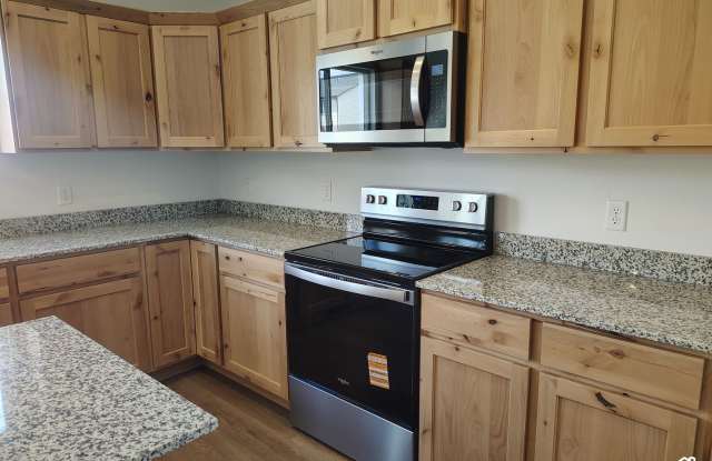 Brand-New 2026: 3BR/2BA with Vaulted Ceilings, Granite Countertops & Fully Fenced Yard! Gallery 4