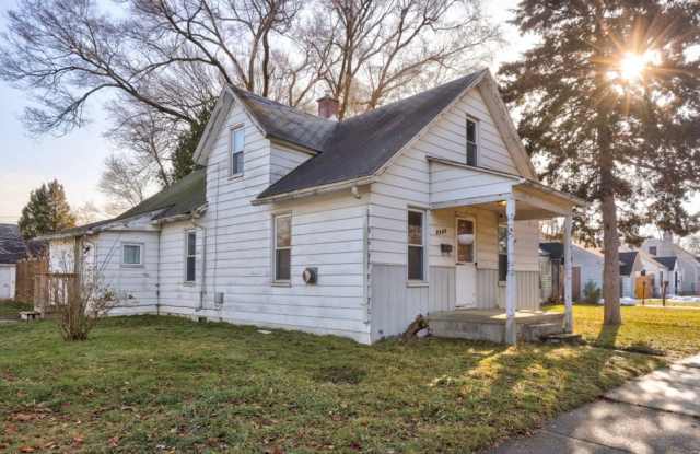 Charming 3-Bedroom Home on Saginaw’s East Side photos photos