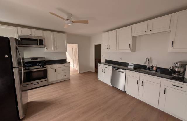 South Boston 3bed / 1bath with one parking spot for rent - $3500 Fall 2025 Move in photos photos