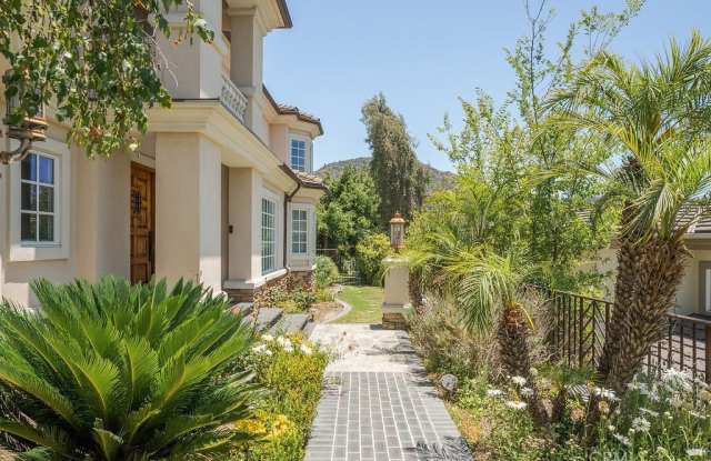 1562 Arundle photos photos