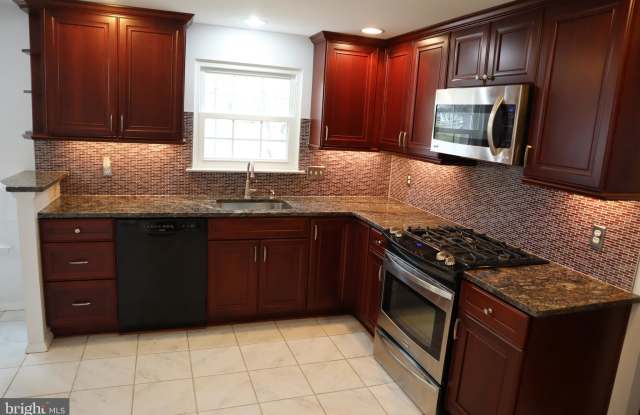 7609 ANAMOSA WAY Gallery 2