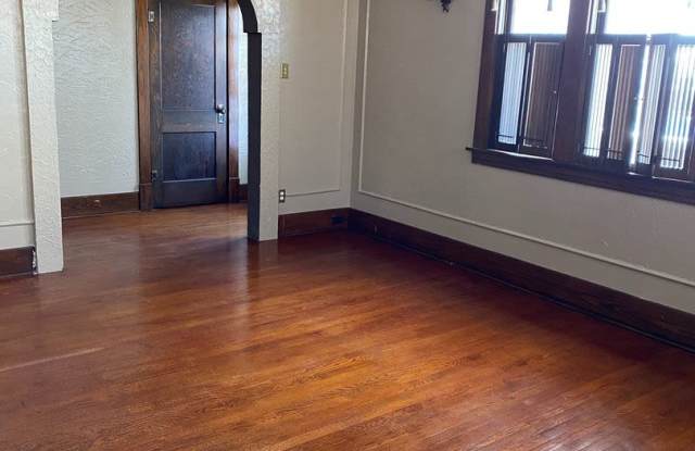Three Bedroom 1/2 Duplex in Alton Gallery 4