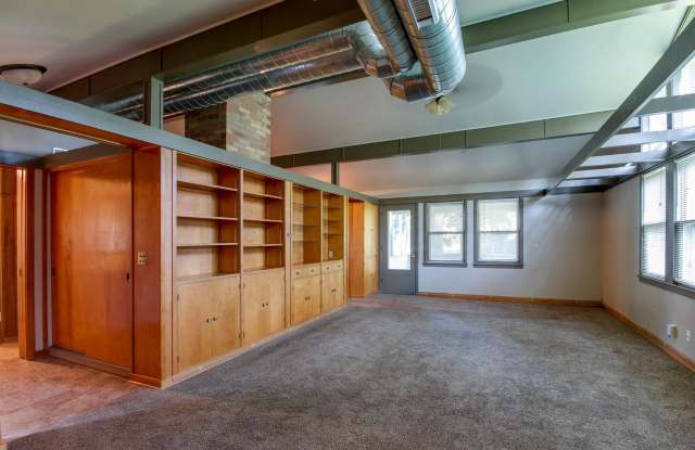 1841 Elaine Gallery 4
