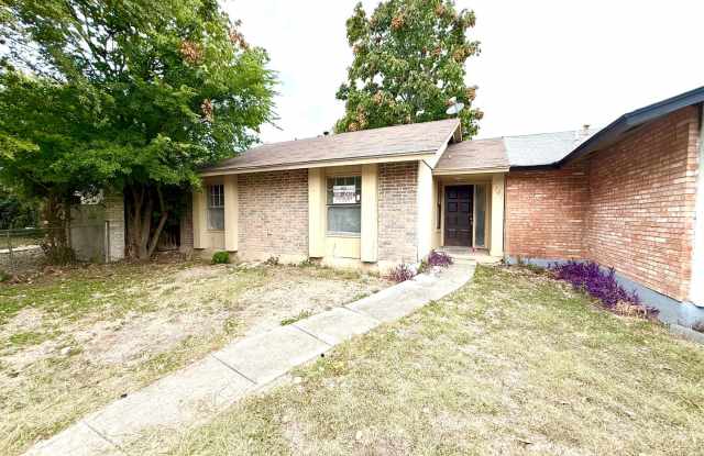 AVAILABLE NOW! 2 Bedroom / 1 Bath Home In Converse, TX! photos photos