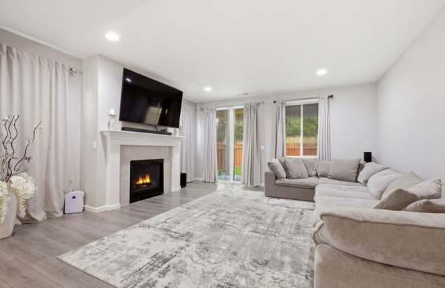 Beautiful Multigenerational Home Nestled on a Peaceful Cul-de-Sac Gallery 4