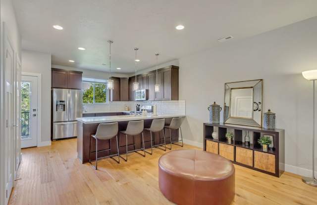 Stunning 3-Bedroom, 3.5-Bath Home with Modern Comforts photos photos