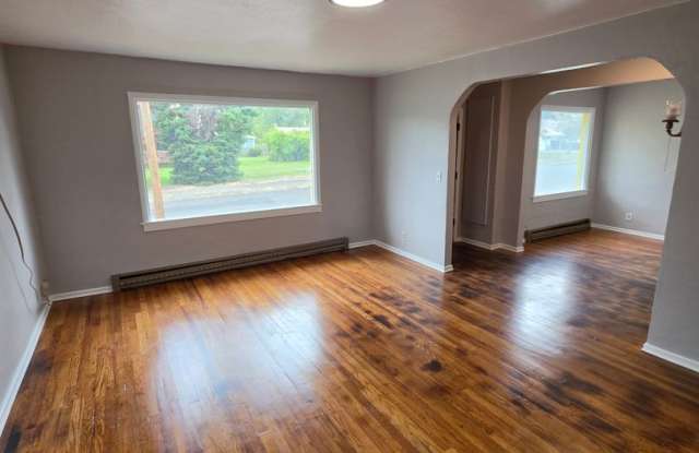 House with basement - Pets On Approval Gallery 3