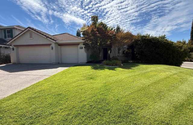 Gorgeous Single Story Elk Grove Home with Pool photos photos