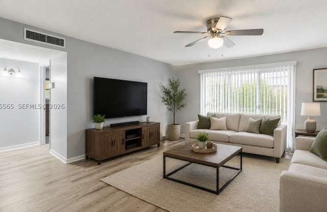 306 Circle Dr S Gallery 2