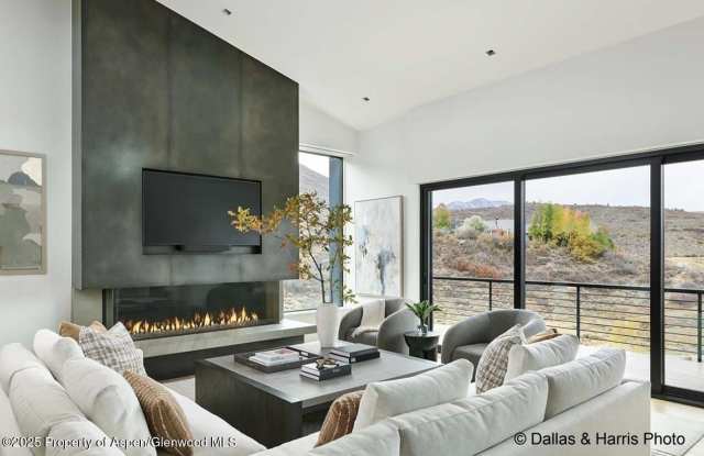 2196 Lazy O Road Gallery 4