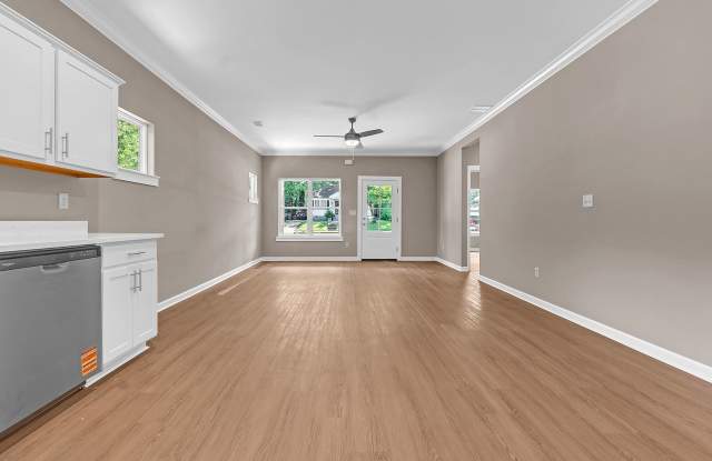 Cozy 2BR Home in East Memphis with $250 Move-In Special! Gallery 3