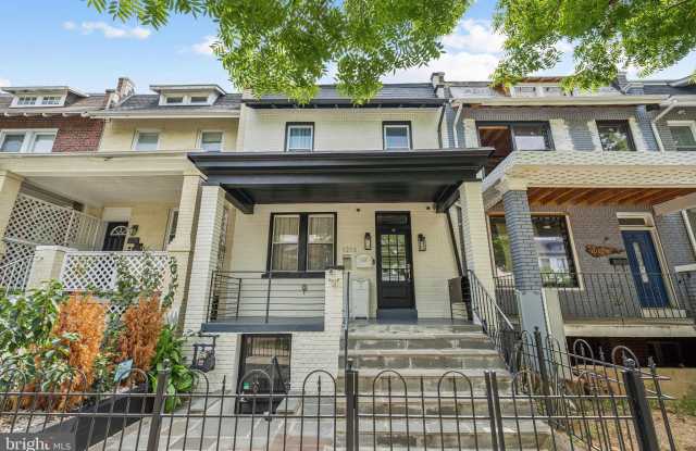 1213 STAPLES Street NE photos photos