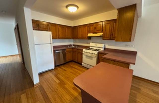 Rogers Park Apts for Rent! - 7412 North Western Avenue, Chicago, IL 60645