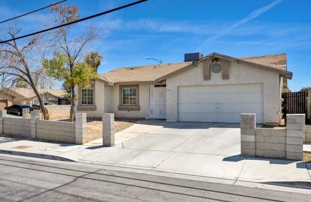 Charming Single Story Single Family Home! Gallery 3