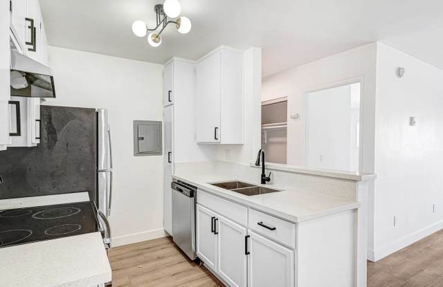 930 North Martel Apartments Gallery 3