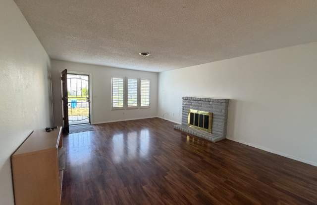 1381 Hobart Drive Gallery 3