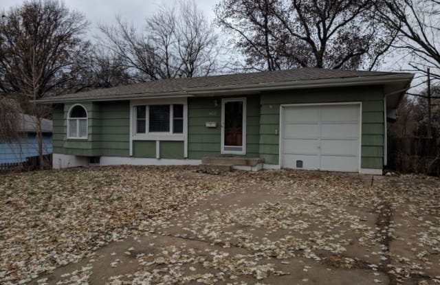 400 NE Howard Avenue - 400 Northeast Howard Street, Lee's Summit, MO 64063