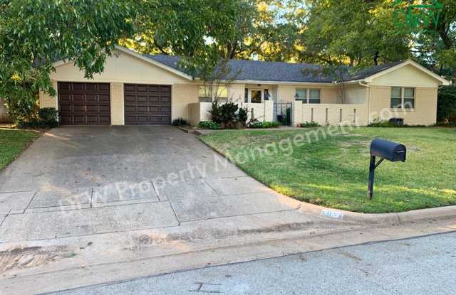 3 Bedroom 2 Bathroom Home for Lease in Arlington - 2128 Sq. Ft - 1812 Elmhurst Drive, Arlington, TX 76012