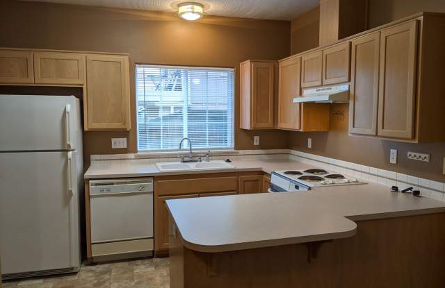 Great Location! 3-Bedroom, 2-Bath Duplex In Eugene! photos photos