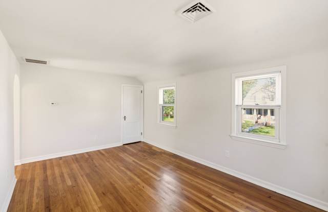 1 Bed | 1 Bath - Manheim Apartments - Oaklyn, NJ - Nice Quiet Neighborhood Gallery 4
