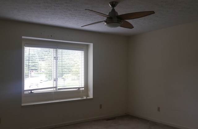 3 Bedroom 2.5 Bath 2 Car Garage Townhouse Gallery 3