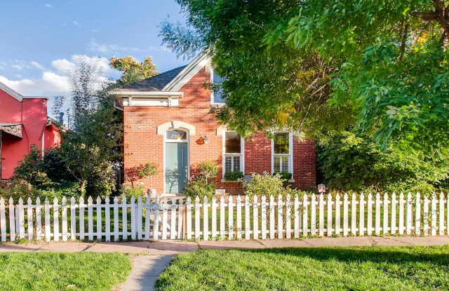 2504 GLENARM PL Gallery 4