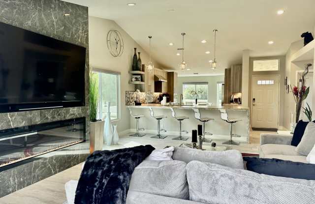348 Vista Royale Drive Gallery 1