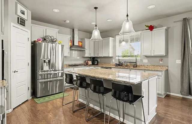Spacious 5BR House in Longmont Gallery 3