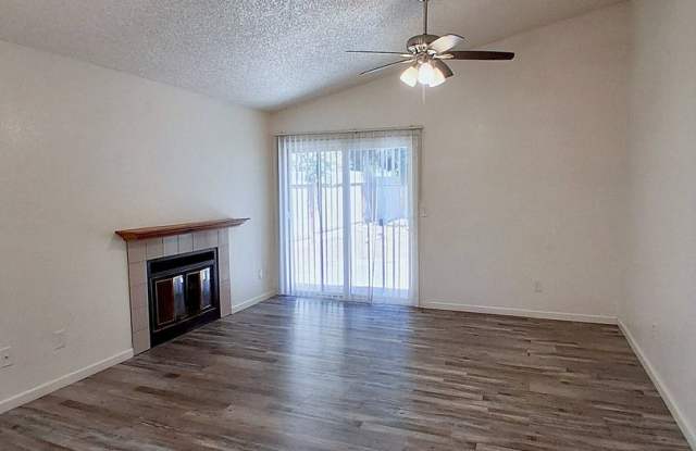 SPECIAL: HALF OFF FIRST MONTH'S RENT! Single Level 3 BR Home w/ 2-car Garage & Backyard! Gallery 4