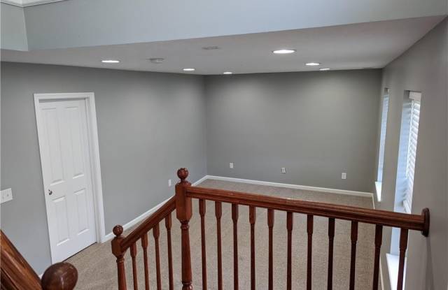 3482 Golden Gate Drive N Gallery 4