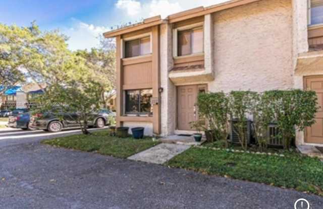 227 Wimbledon Lake Dr - 227 Wimbledon Lakes Drive, Plantation, FL 33324