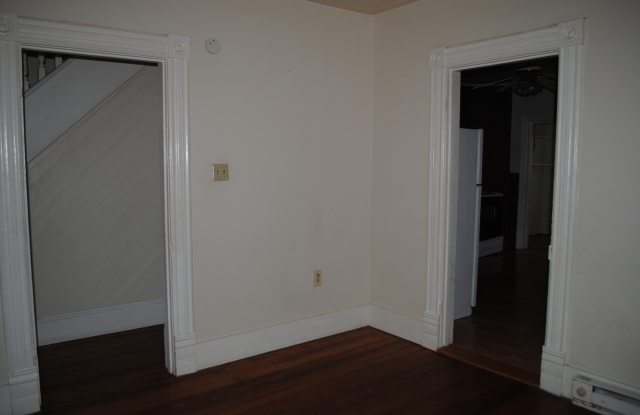 3 bedroom, 2 bath, 2 story half double house - 723 Winchester Avenue, Martinsburg, WV 25401